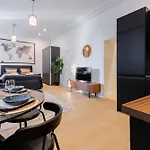 Luxury Studio, Raina Nams