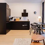 Luxury Studio, Raina Nams