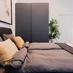 Luxury Studio, Raina Nams 리가