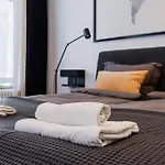 Luxury Studio, Raina Nams *