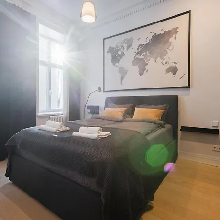 Luxury Studio, Raina Nams