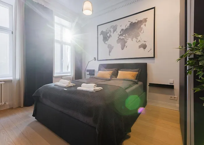 Luxury Studio, Raina Nams