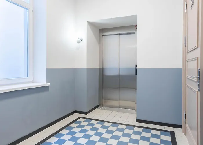 Luxury Studio, Raina Nams Dzīvoklis