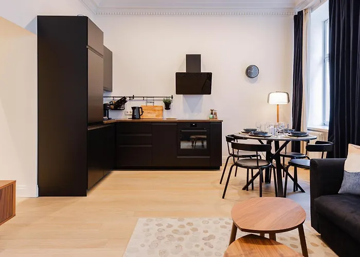 Luxury Studio, Raina Nams