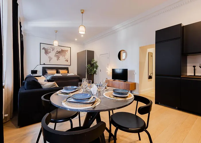 Luxury Studio, Raina Nams