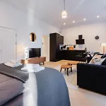 Luxury Studio, Raina Nams شقة ريغا