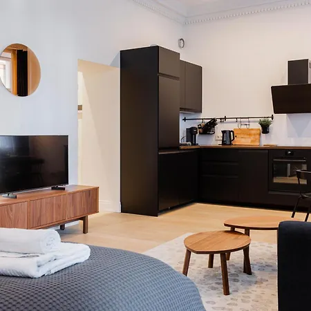 Luxury Studio, Raina Nams *