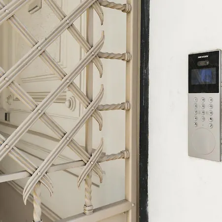 Luxury Studio, Raina Nams Apartment