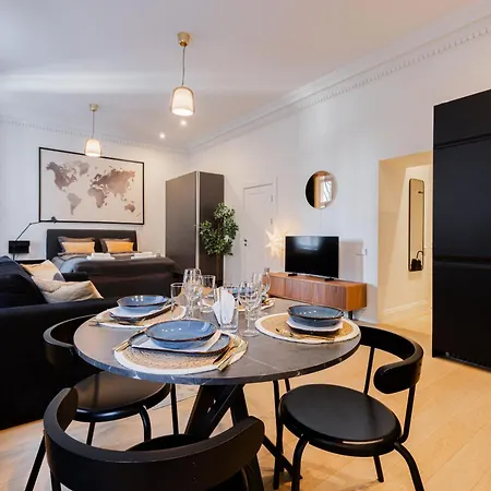 Luxury Studio, Raina Nams
