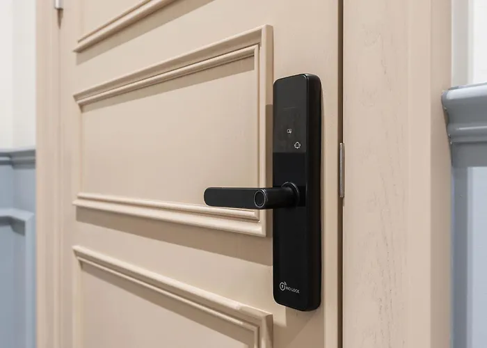 Luxury Studio, Raina Nams *